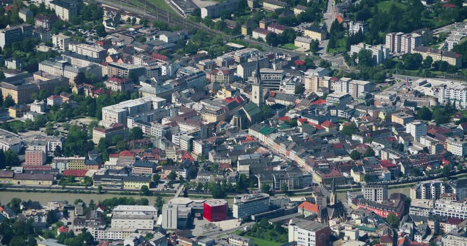 Aerial view of a city crossed by a river