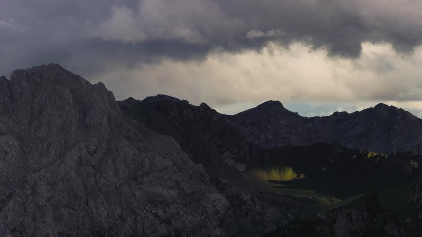 Landscape of rocky mountains and cloudy clouds