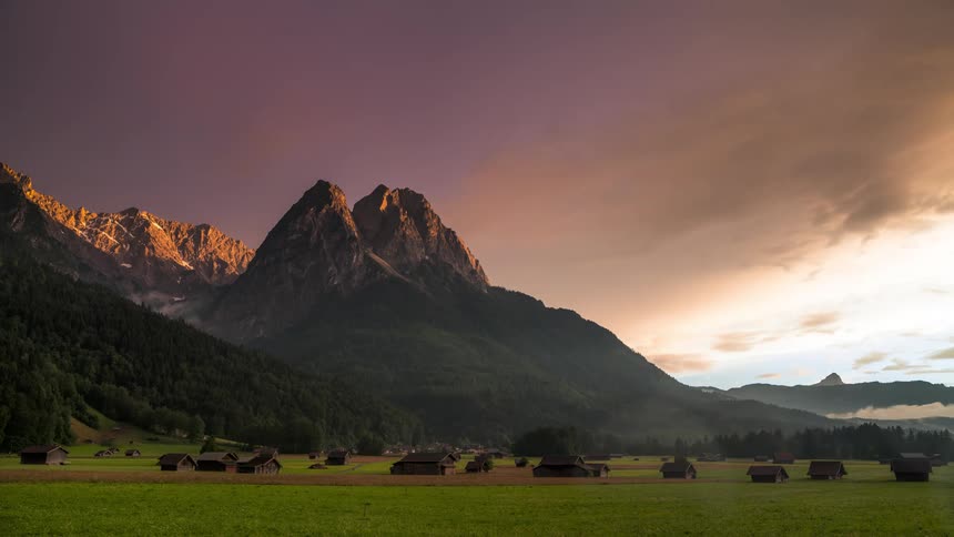 Cabins are all around the mountains