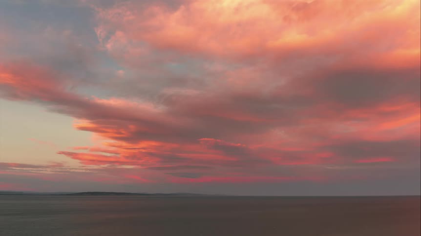Ocean landscape with the reddish sky of late afternoon dusk