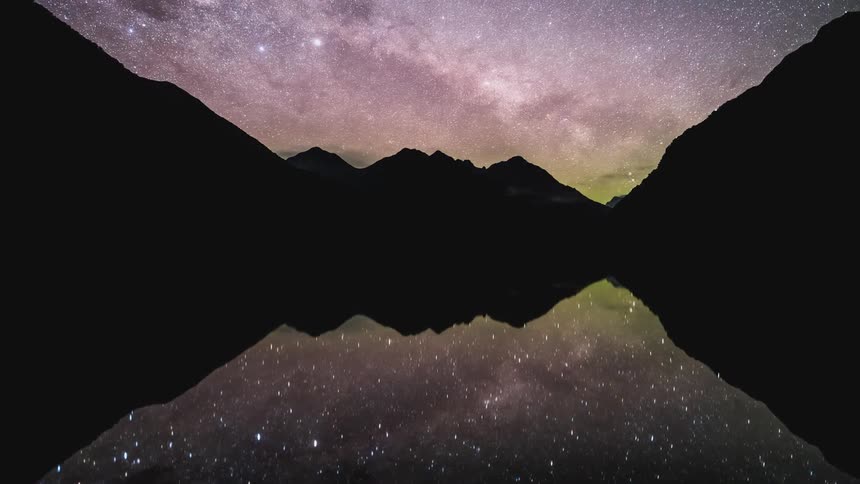 The starry sky reflects in the lake