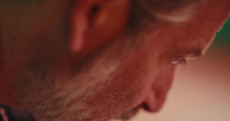 Side portrait of a concentrated white bearded man