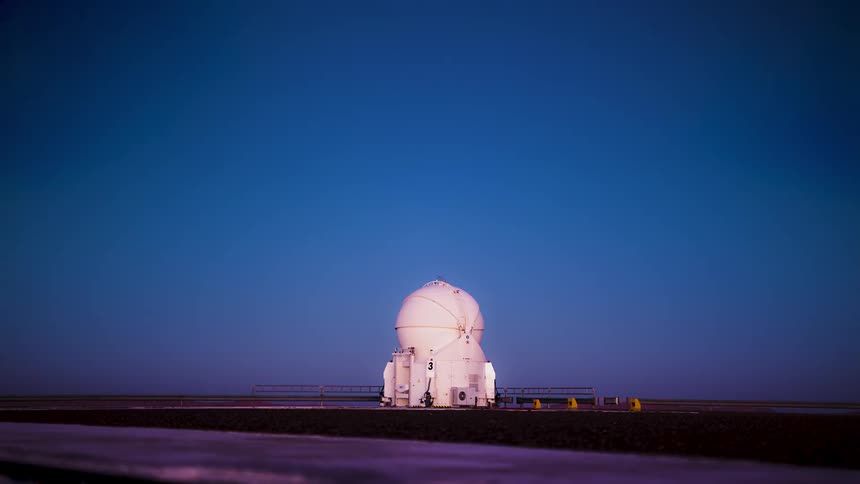 Telescope pointed at the sky that darkens the night