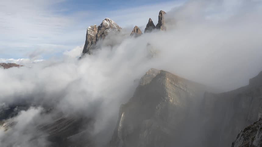 Sea of clouds passing amid rocky mountain peaks