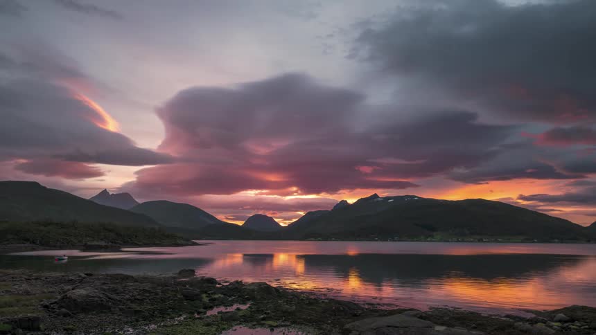Lake surrounded by mountains on a cloudy day