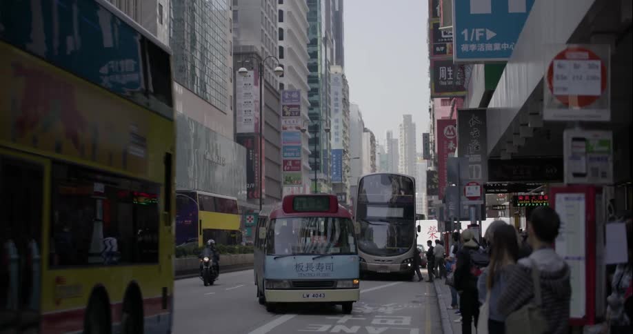 Traffic moving along on a normal day in a large city