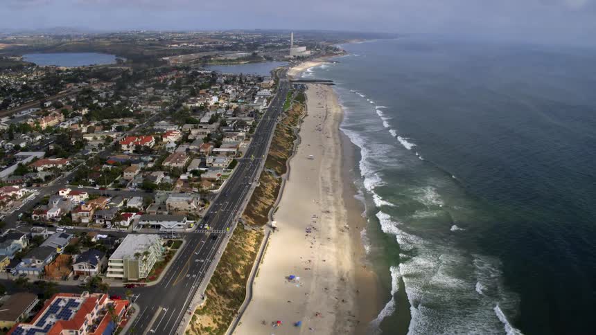 A large city sits right back from a beach
