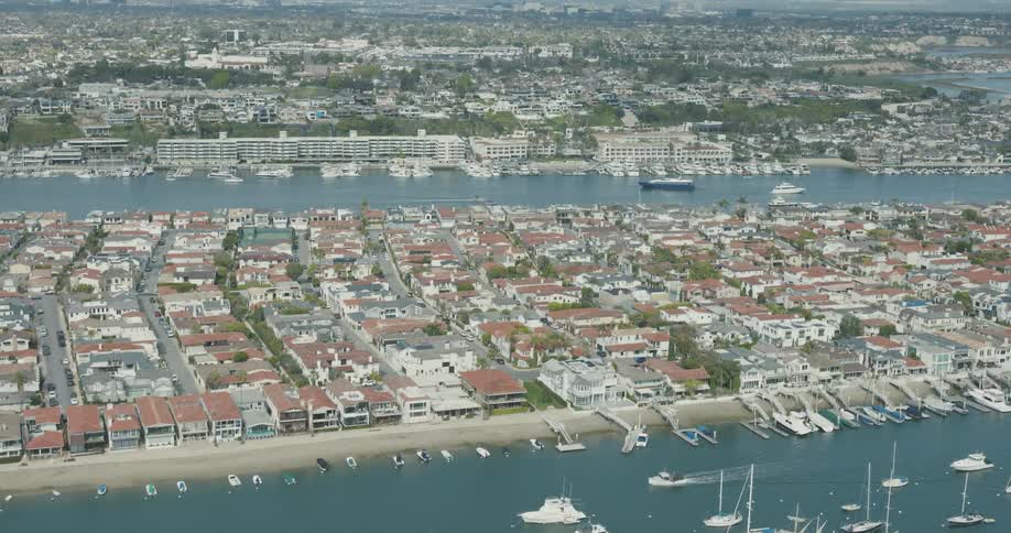Full harbor of a metropolis