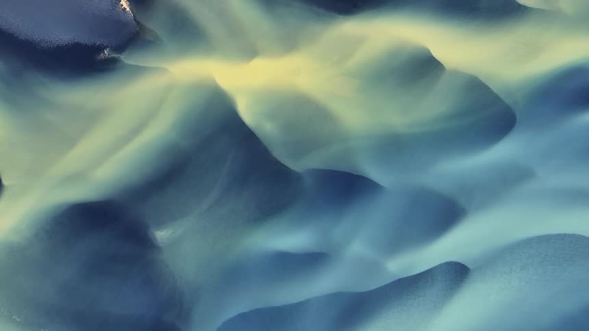 Frozen and icy structures in nature