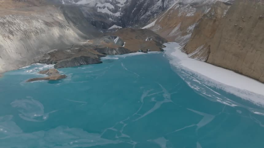 The water is frozen by the mountain