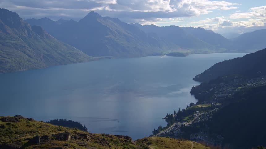 Natural landscape of an enormous lake surrounded by mountains