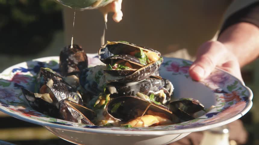 Plate with decorated edges served with mussels