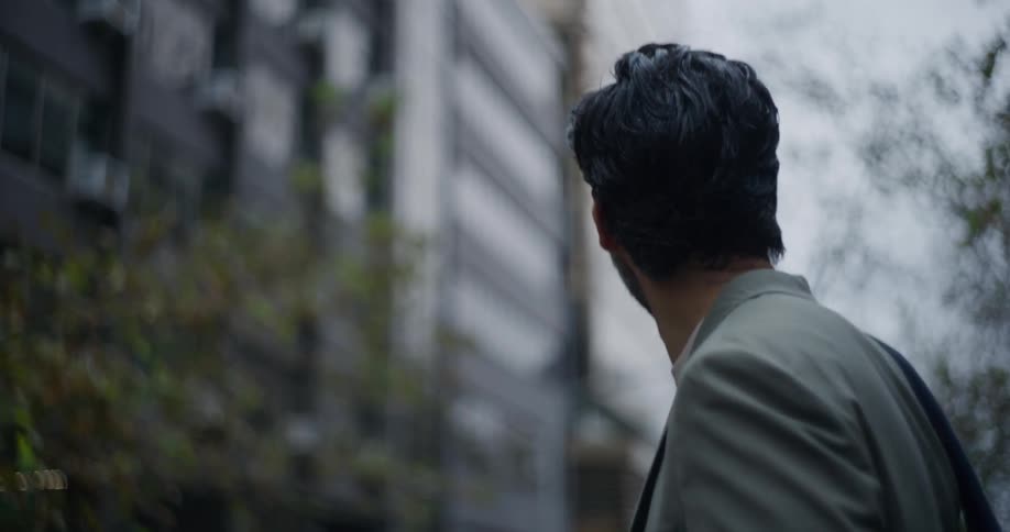 Man in a gray suit walking on the street