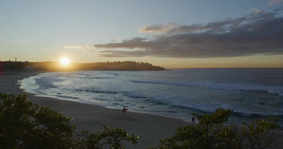 Landscape of a beach with the sunrise on the horizon