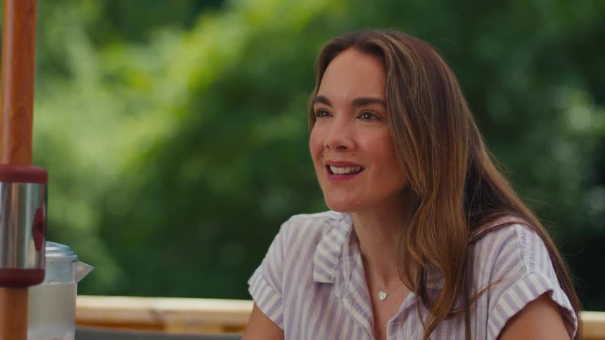 Portrait of a cheerful woman sitting outdoors