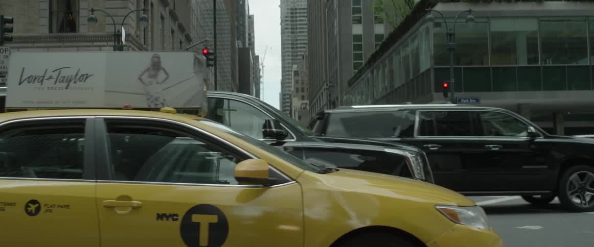 Traffic is moving down a street in an urban center
