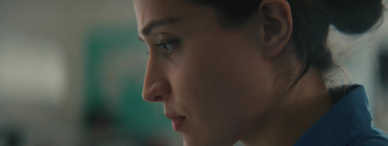 Side portrait of a concentrated young woman