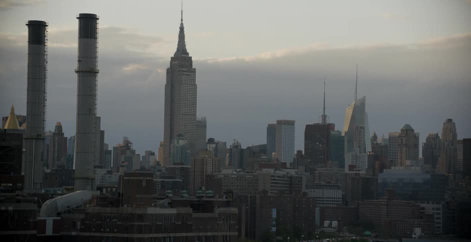 A city skyline on a cloudy day