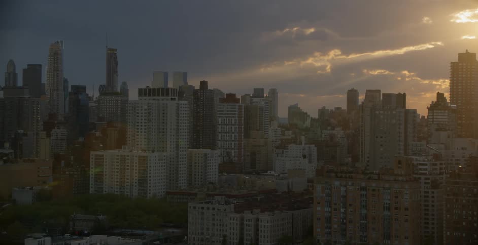 A city skyline as the sun goes down