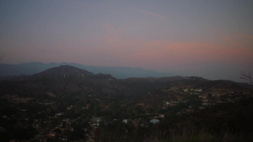Panorama with mountains in the background and a city with blue and orange tones