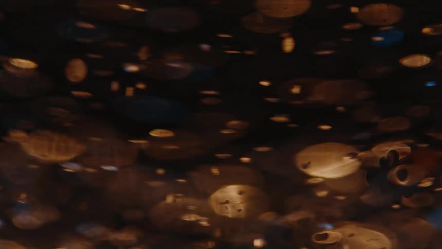 Bubbles spin fast in the liquid