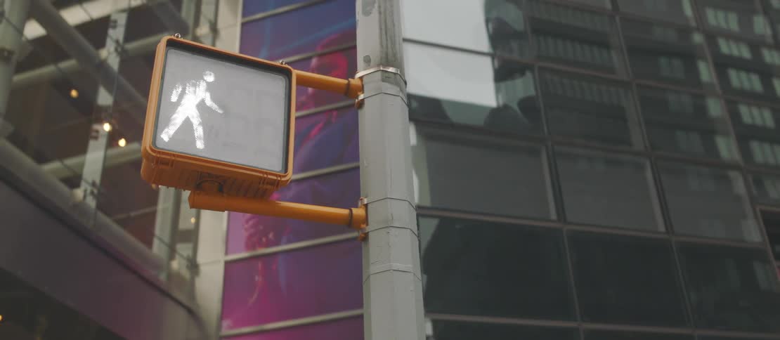 Traffic light authorizing pedestrian passage