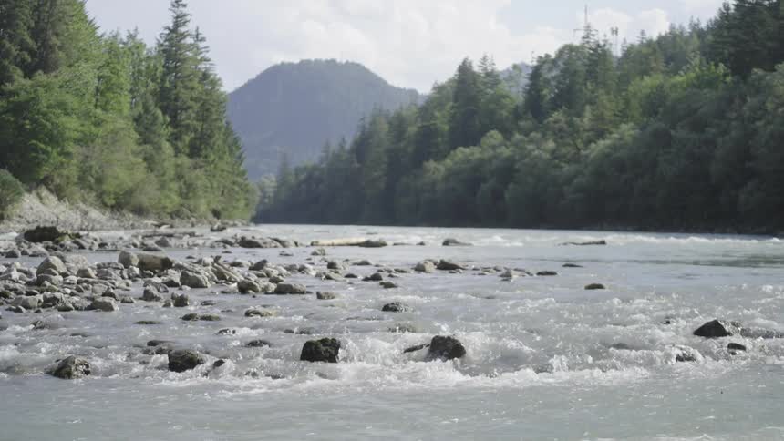 Landscape of a river flowing between rocks and surrounded by vegetation