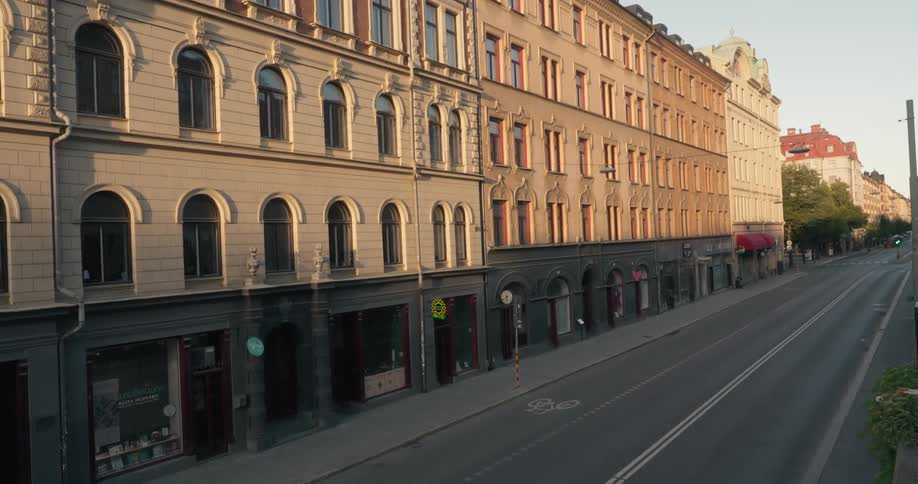Street of a metropolis with classic buildings next to it and vehicle traffic