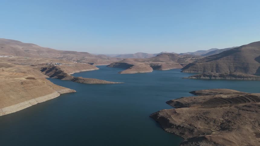 Aerial shot of a lake surrounded by mountains