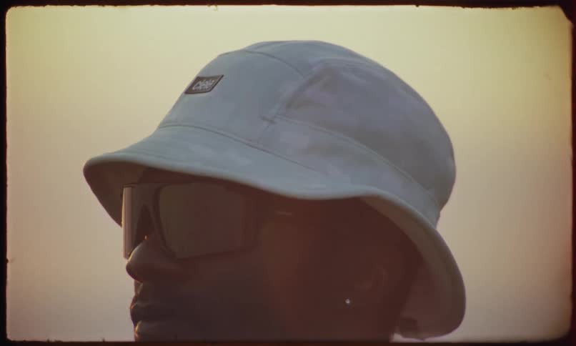 Portrait of a man with a white hat and sunglasses