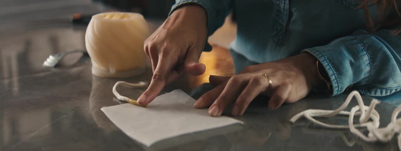 Craftswoman making an abstract thread with her finger