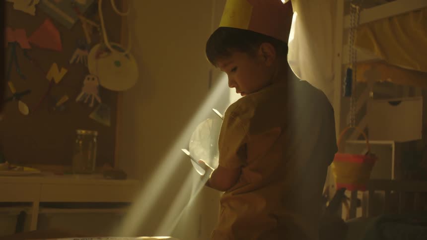 A clip of a kid in the room