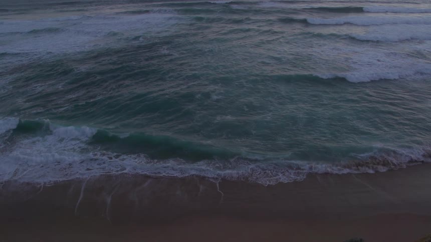 Waves coming into the beach in ultra-slow motion
