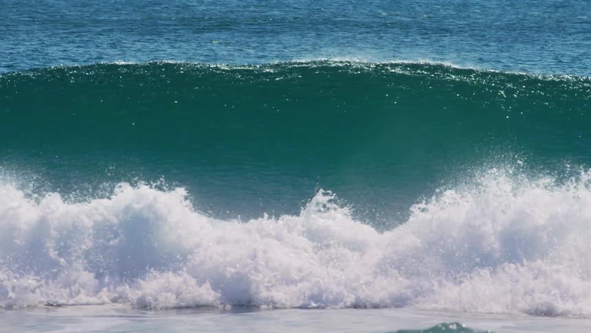 Big strong wave with foam projecting