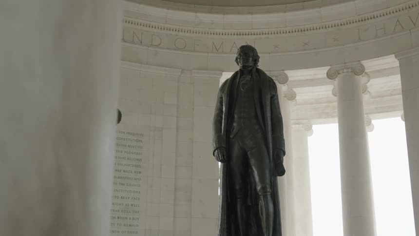 Statue inside the thomas jefferson memorial in washington