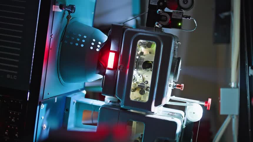 A crude machine scans an object using light
