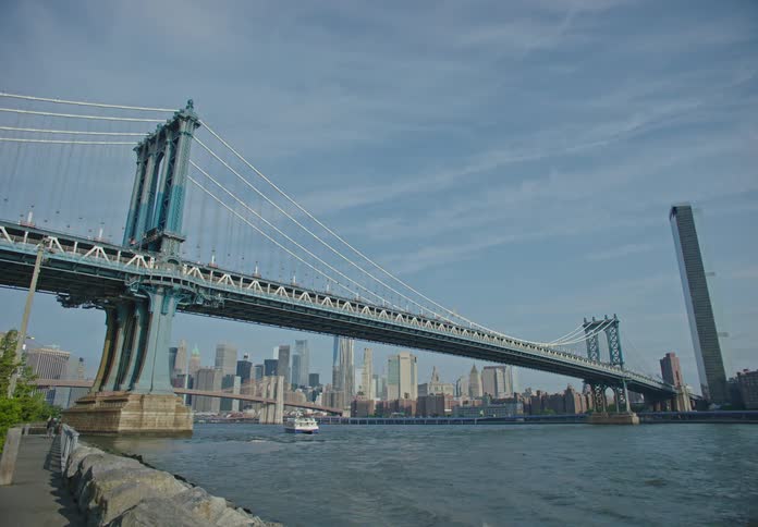 The manhattan bridge spans the east river in new york city
