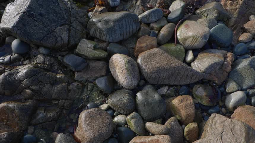 Many many rocks of different sizes