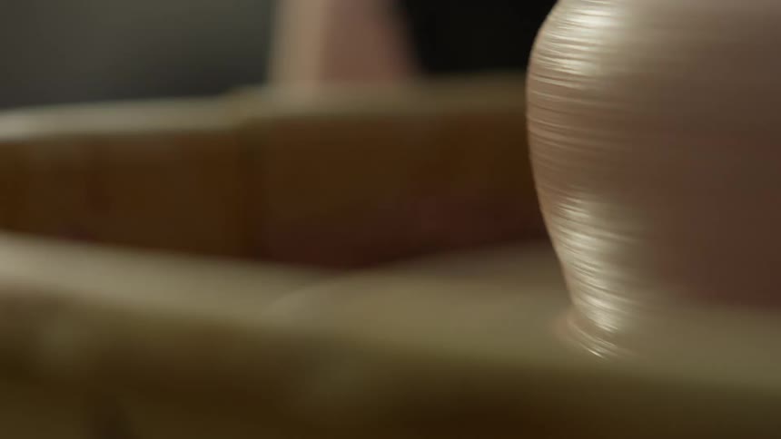 Rotating clay pot
