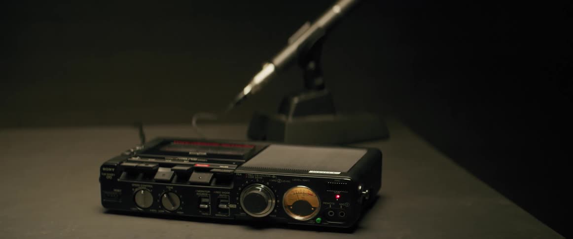 The light on the tape recorder is flashing