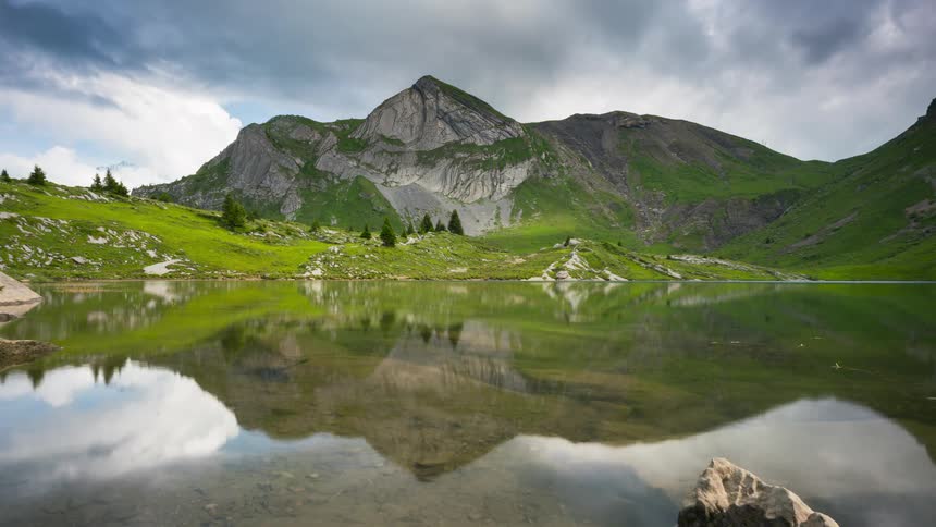 A clip of a mountain reflected on the lake
