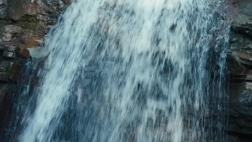 Free falling waterfall