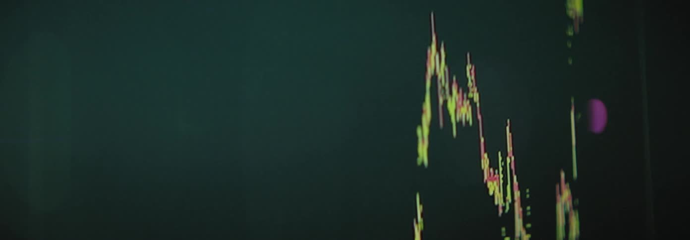 A graph on a screen with a black background and the graph has red and green ripples going up and down