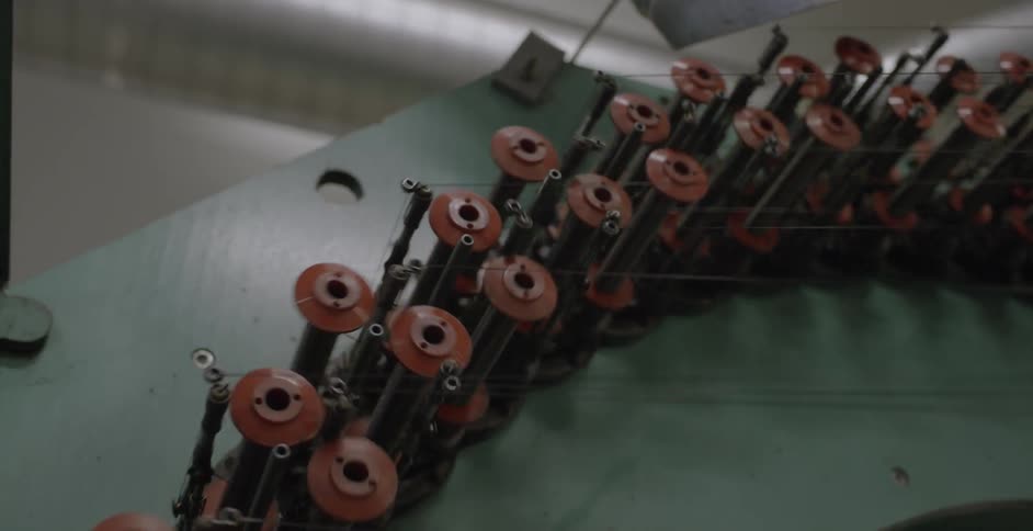 Machinery spinning thread around