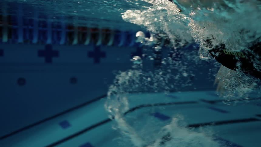 Woman swimming fast in a swimming pool