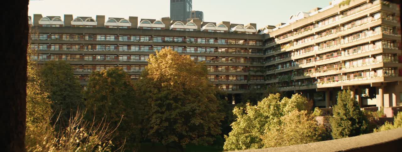 Exterior architecture of a standardized and modern campus with a green area in the center