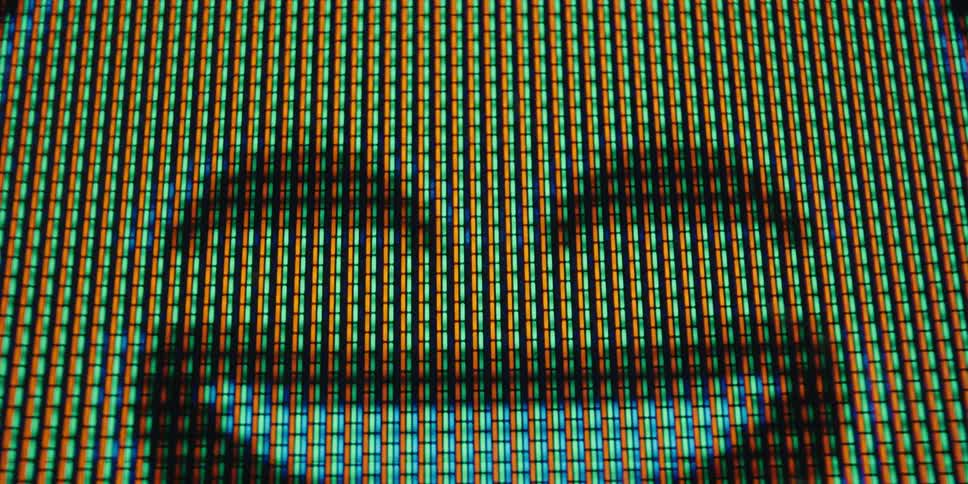 Smile face changes expressions on the screen