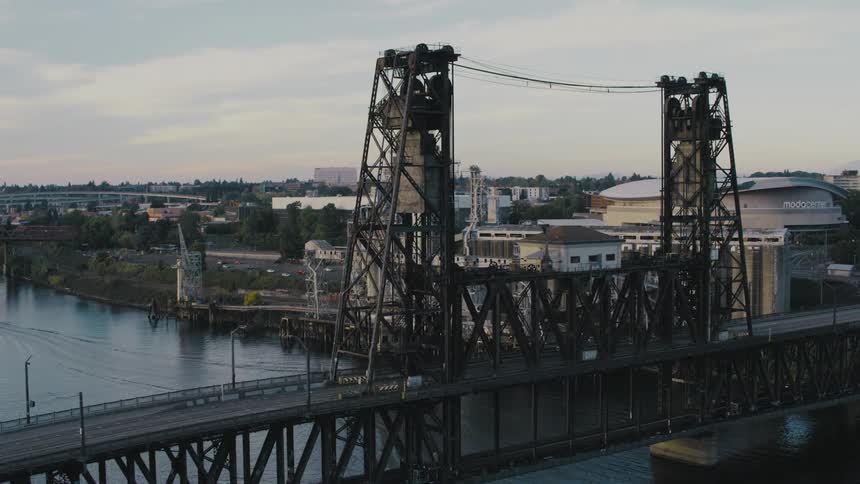 Two bridges are on the river near this city