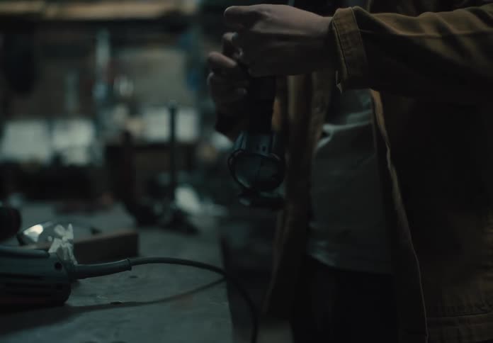 A man adjusts the strap on the goggles