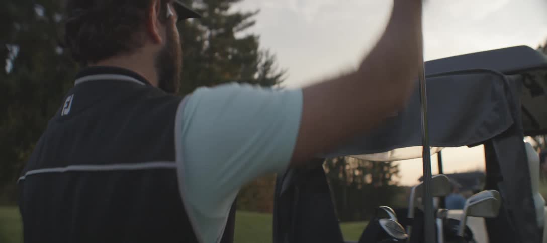 A clip of a golf player selecting a club from a cart